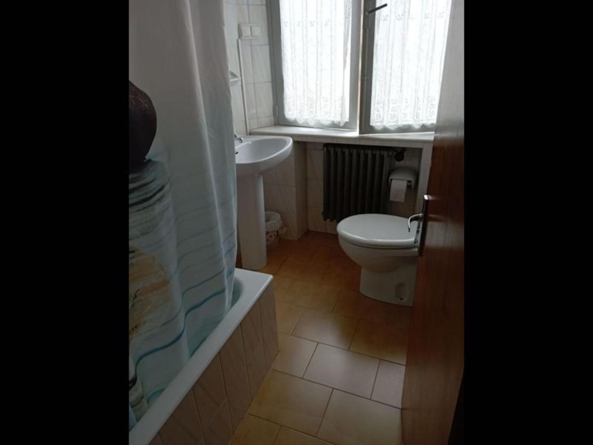 Room In Lodge - Double And Single Room - Pension Oria 2 Luarca Exterior photo