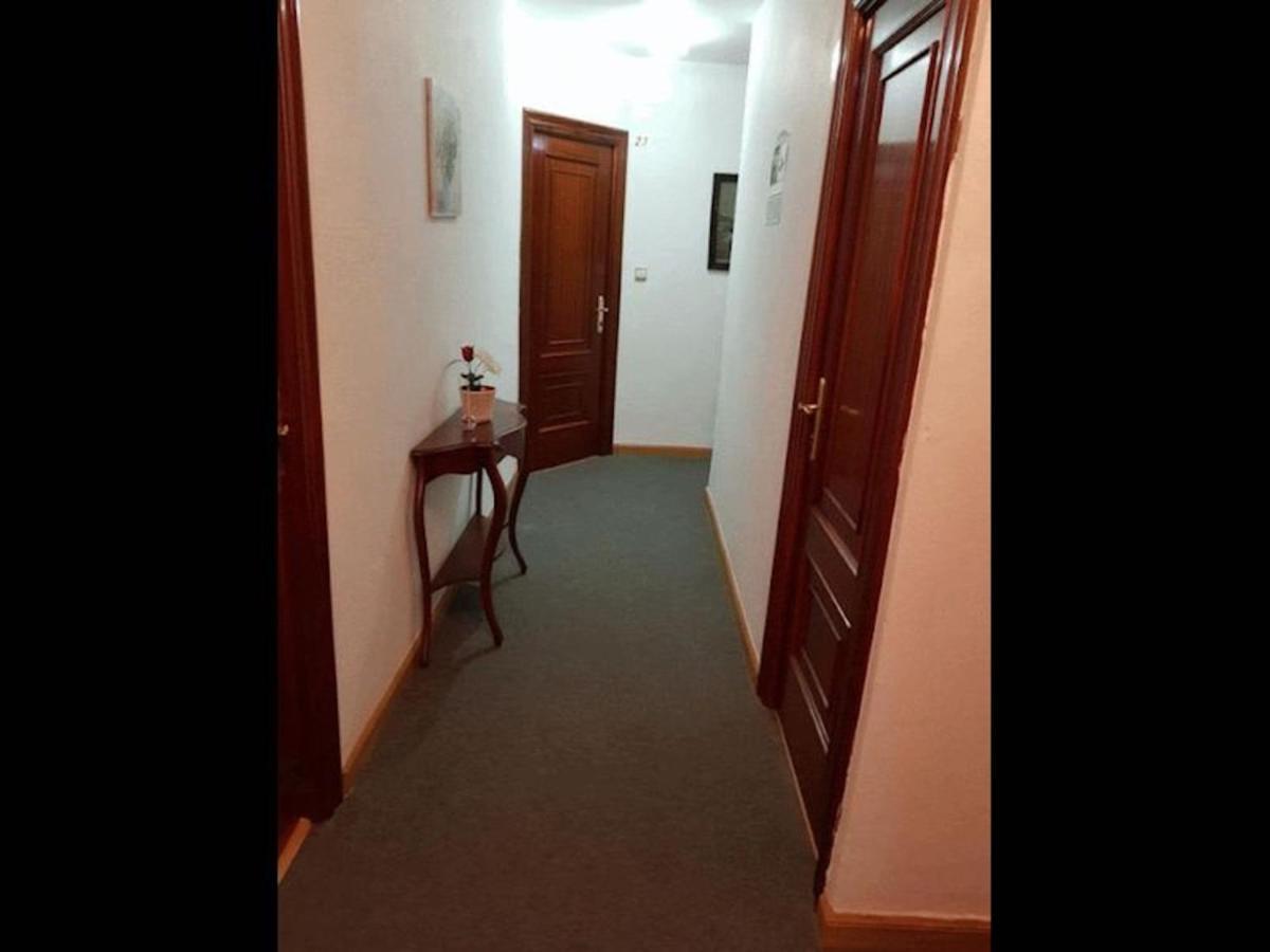 Room In Lodge - Double And Single Room - Pension Oria 2 Luarca Exterior photo