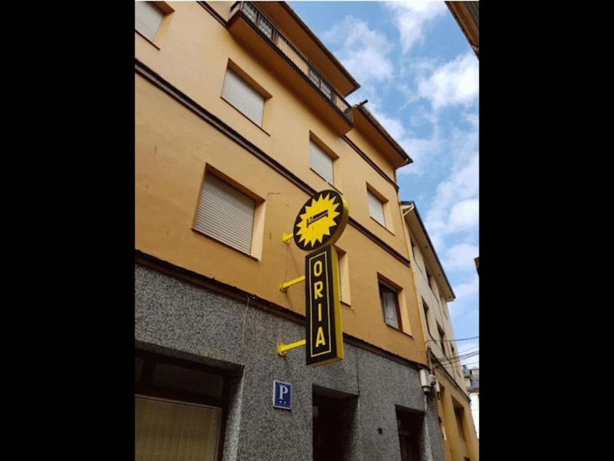 Room In Lodge - Double And Single Room - Pension Oria 2 Luarca Exterior photo